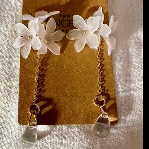 Songbird Collection NWT White Frosted Floral Dangle Earrings With Crystal Drop
